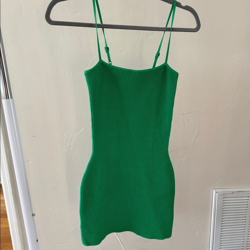 Babaton/Aritzia Sculpt Dress (green)